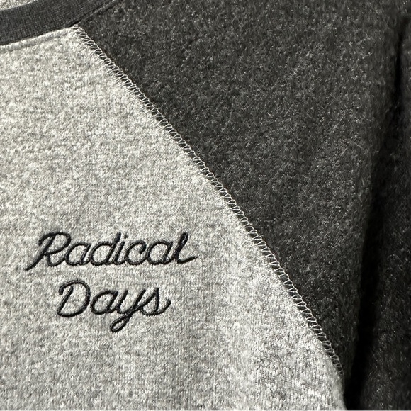 Volcom Radical Days Gray Raglan Fleece Sweatshirt Women’s Size XS Sporty Skater - Picture 4 of 14
